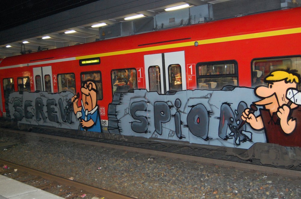 Graffiti Train - Photo by Marieundjana - screw, spion