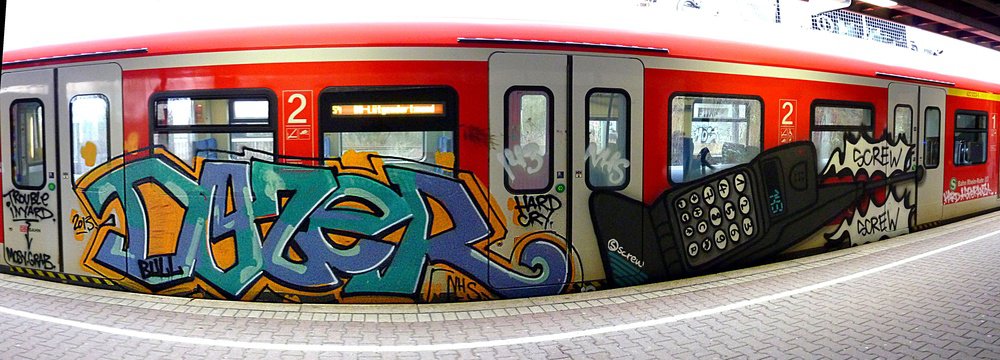 Graffiti Train - Photo by Marieundjana - dozer, screw