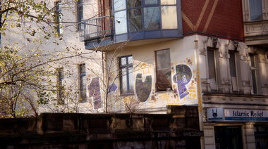 Graffiti Bombing - Photo by Marieundjana - 1up