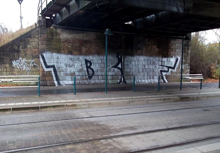 Graffiti Bombing - Photo by Marieundjana - bf