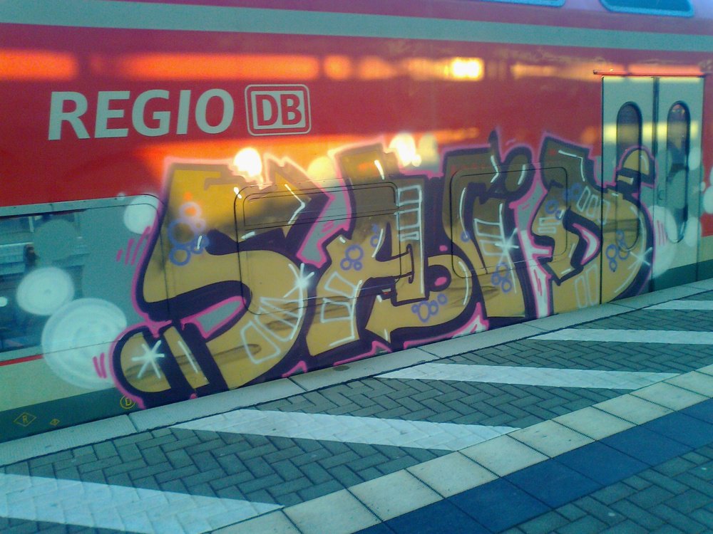 Graffiti Train - Photo by Marieundjana - said
