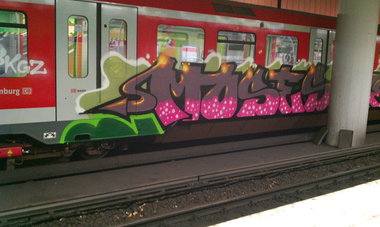 Graffiti Train - Photo by Marieundjana - moses