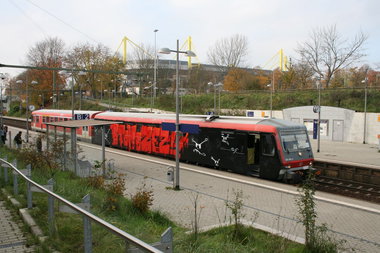 Graffiti Train - Photo by Marieundjana - atom, mozes