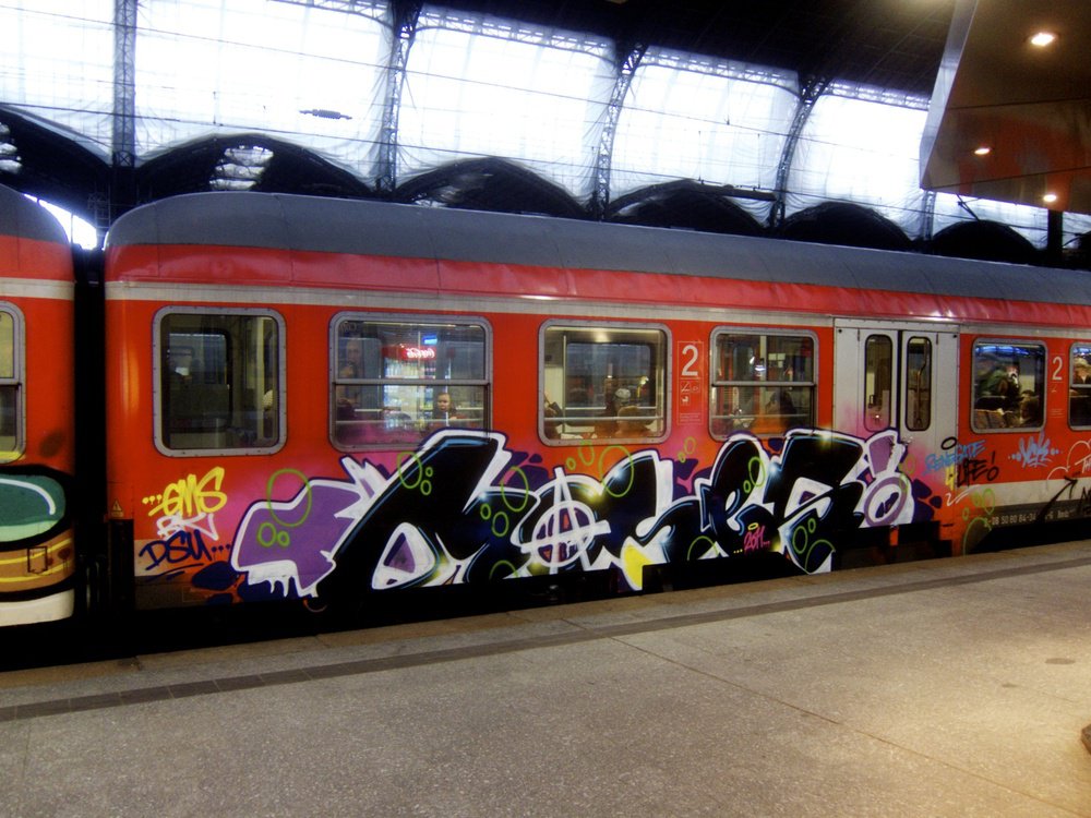 Graffiti Train - Photo by Marieundjana - moses