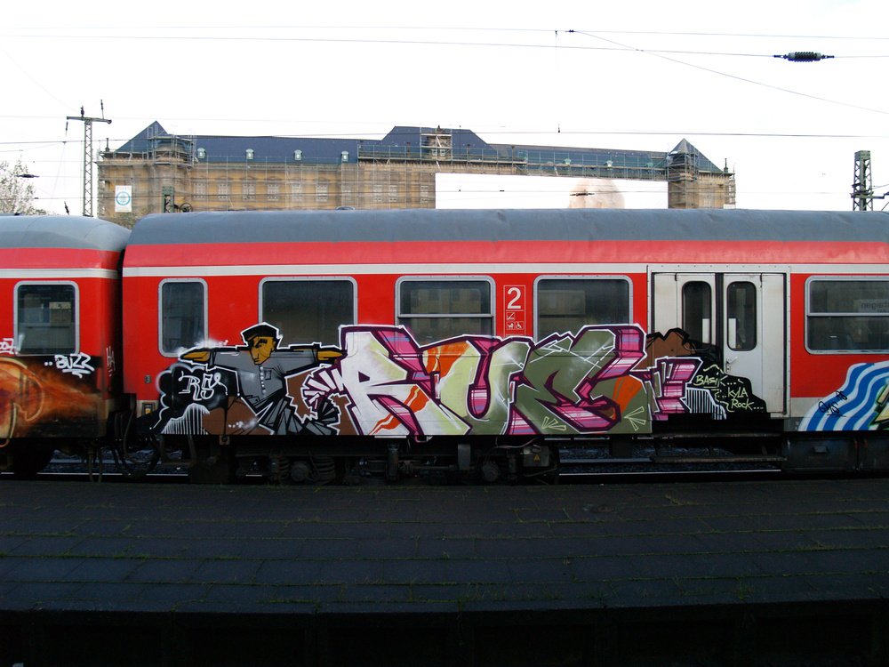 Graffiti Bombing - Photo by Marieundjana - true