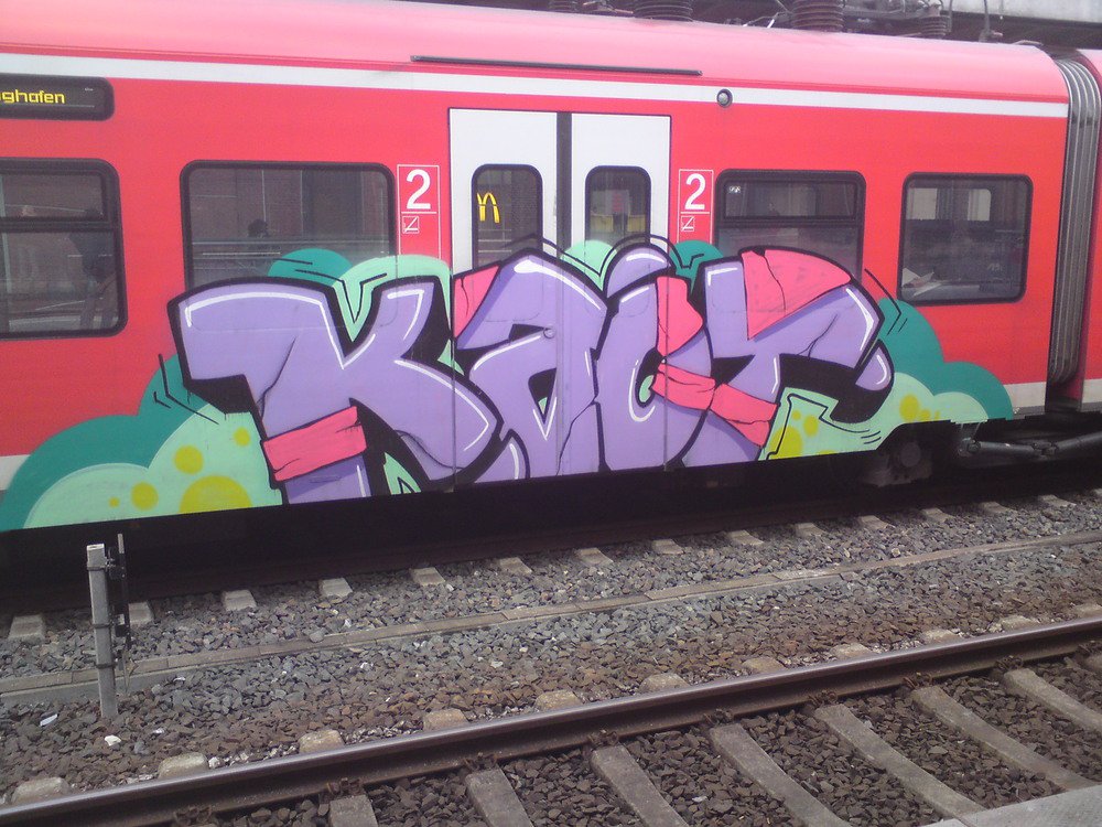 Graffiti Train - Photo by Marieundjana - kaot