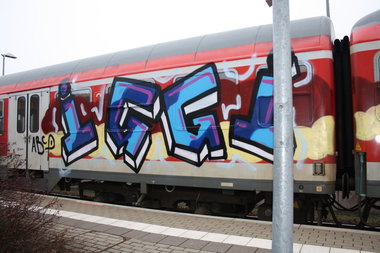 Graffiti Train - Photo by Marieundjana - iggi