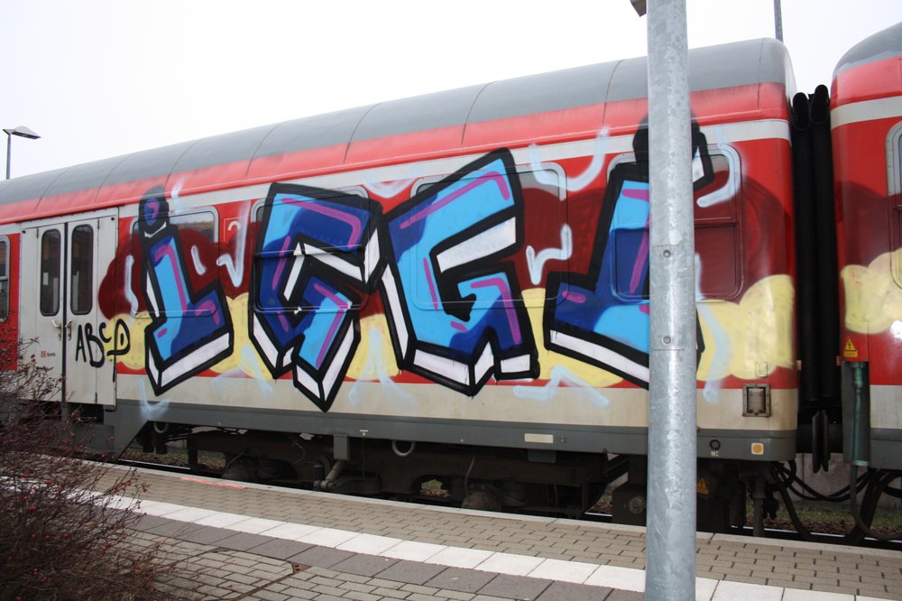 Graffiti Train - Photo by Marieundjana - iggi