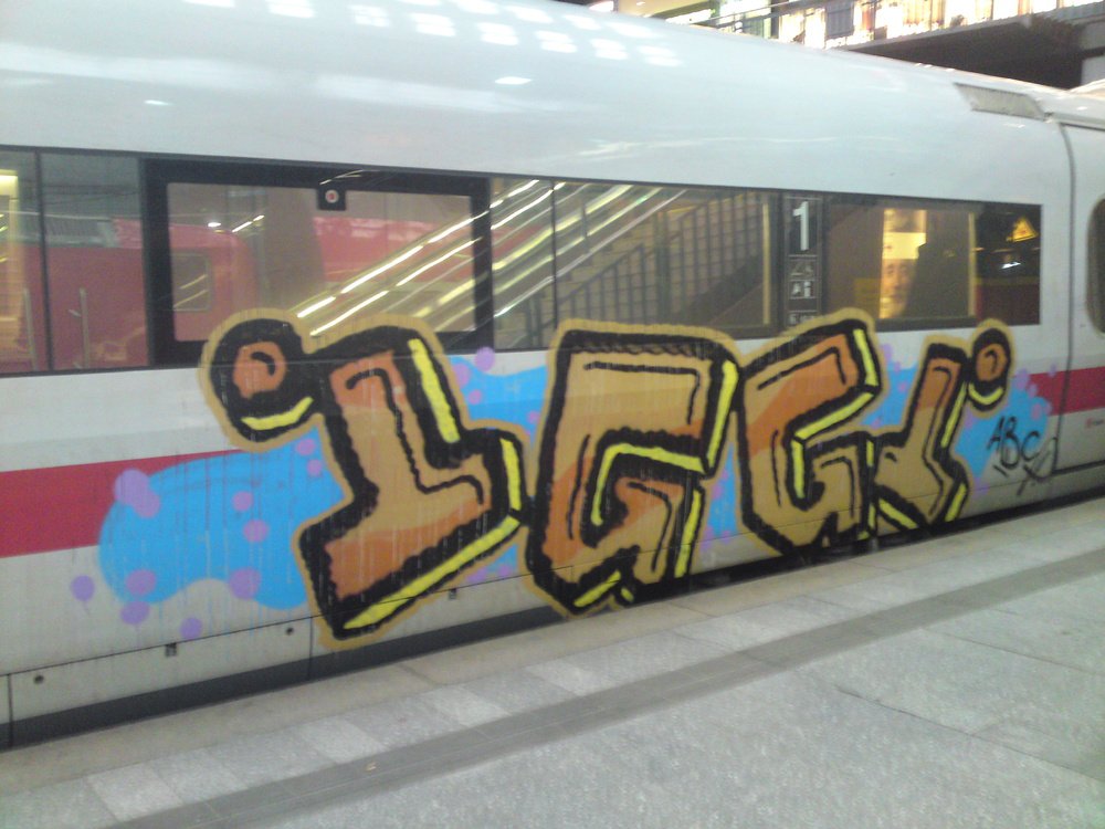 Graffiti Train - Photo by Marieundjana - iggi