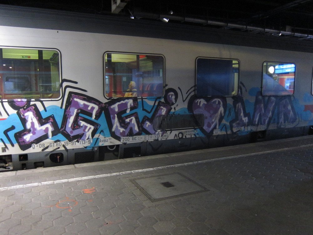 Graffiti Train - Photo by Marieundjana - iggi