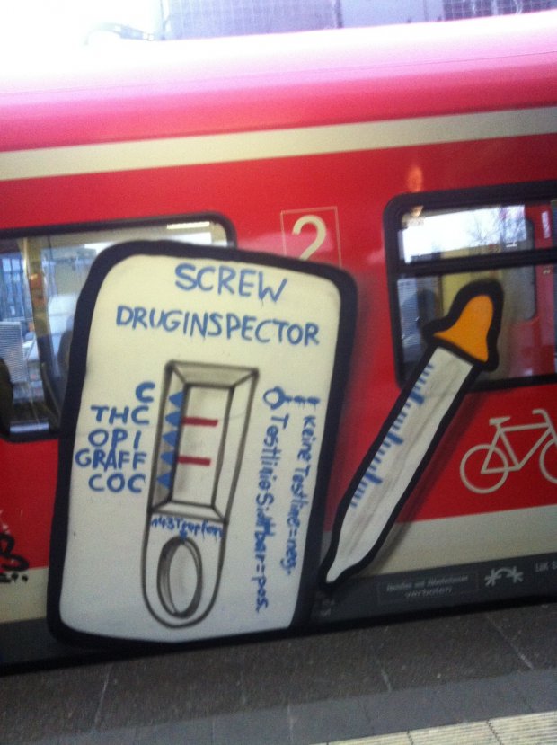 Graffiti Train - Photo by Marieundjana - screw