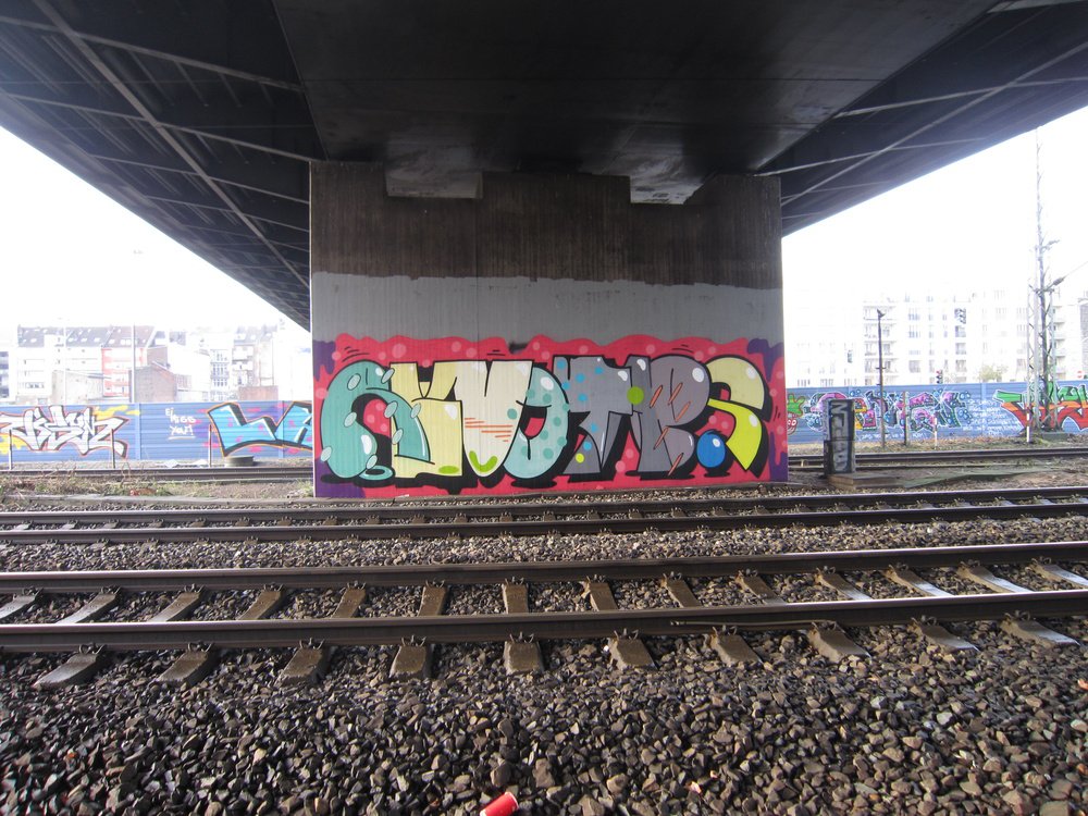 Graffiti Bombing - Photo by Marieundjana - revo, taps