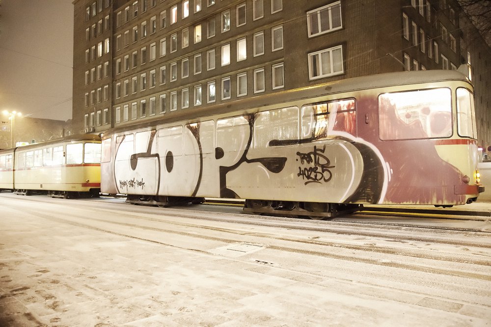 Graffiti Train - Photo by Marieundjana - cops