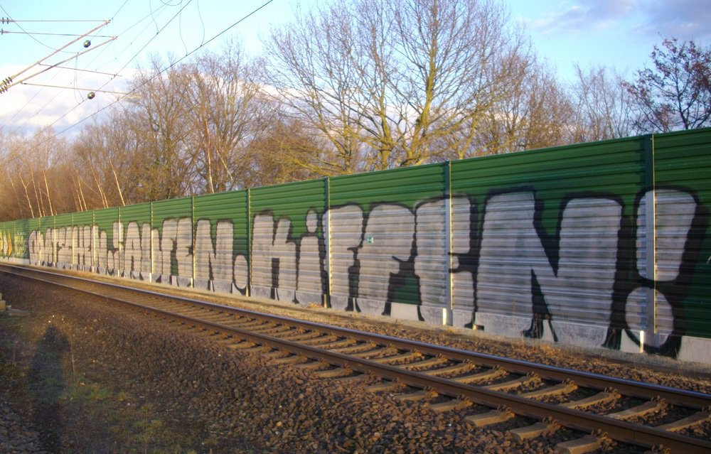 Graffiti Bombing - Photo by Marieundjana - qsk