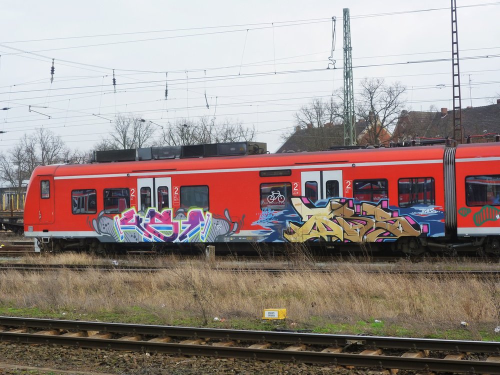 Graffiti Train - Photo by Marieundjana - 481, tdr