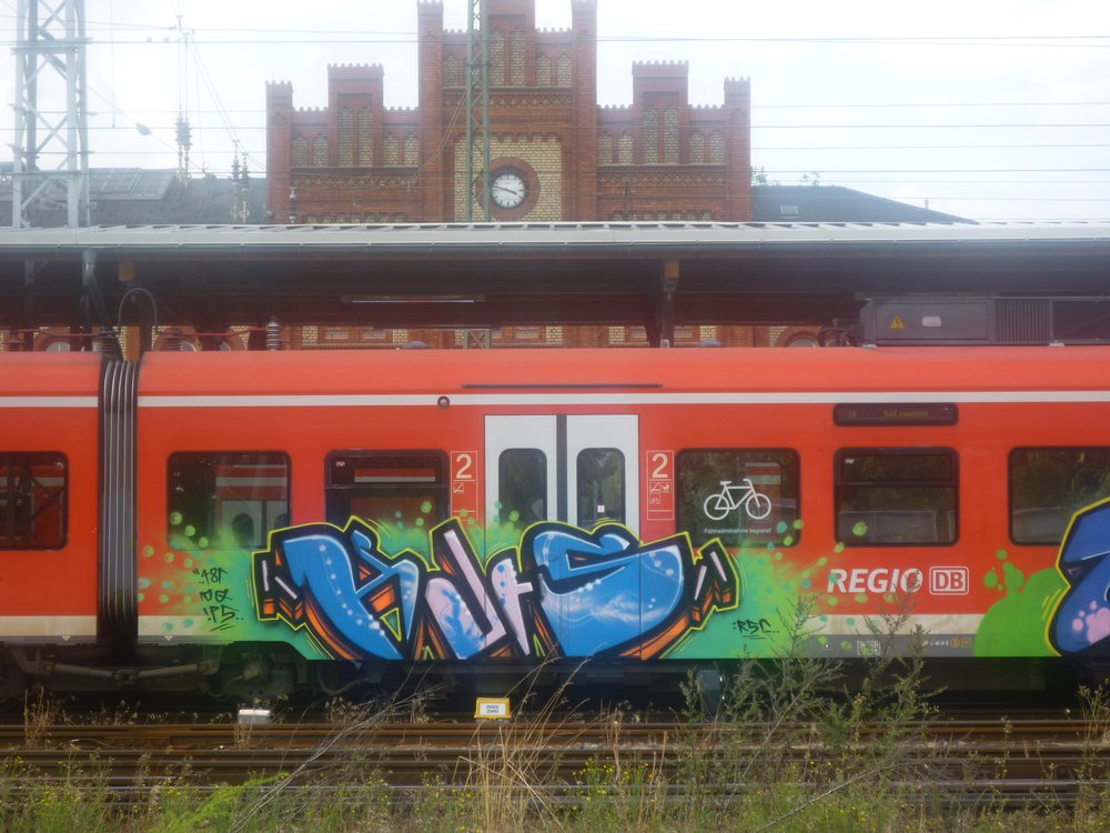 Graffiti Train - Photo by Marieundjana - kurs
