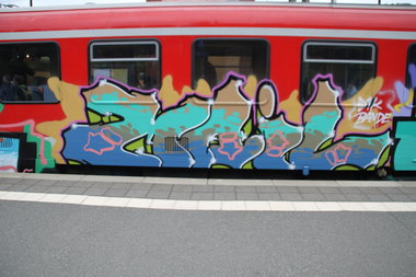 Graffiti Train - Photo by Marieundjana - mail