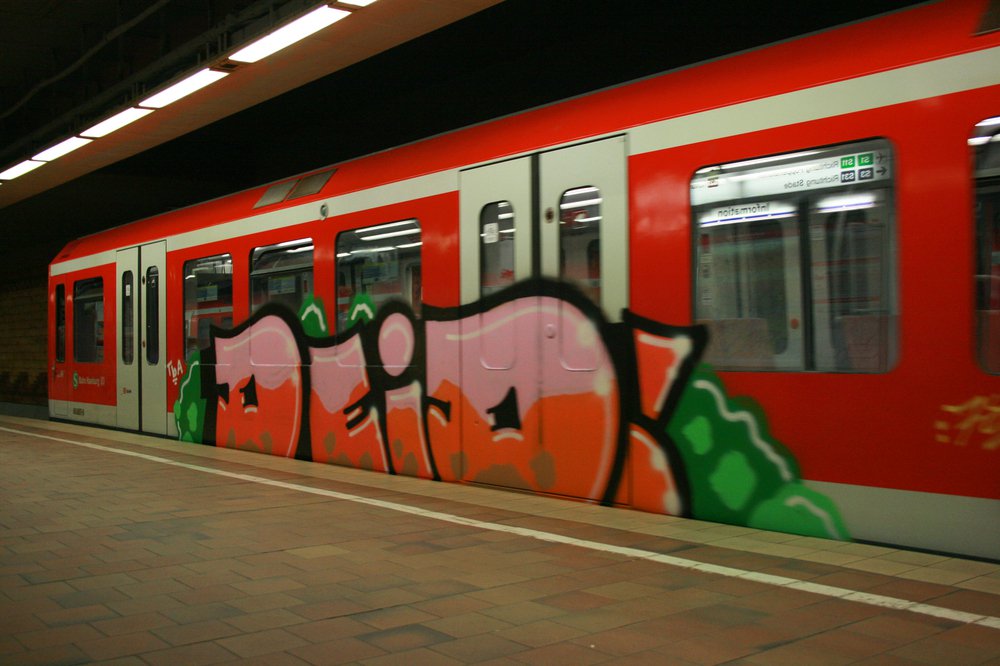 Graffiti Train - Photo by Marieundjana - deid