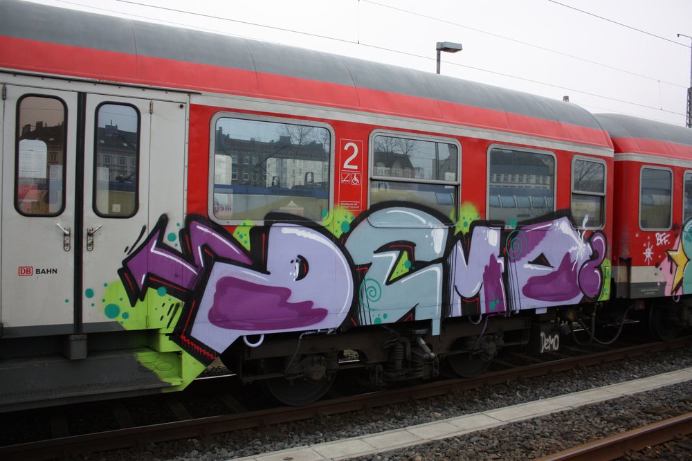 Graffiti Train - Photo by Marieundjana - demo
