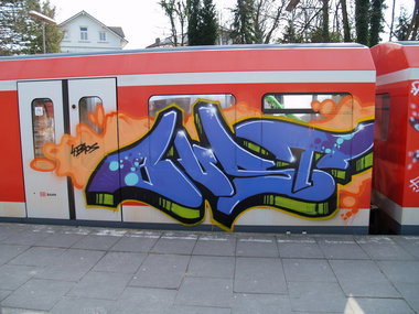 Graffiti Train - Photo by Marieundjana - bust