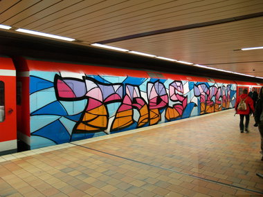 Graffiti Train - Photo by Marieundjana - taps, teen