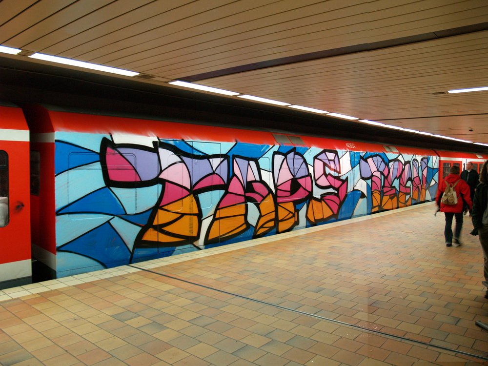 Graffiti Train - Photo by Marieundjana - taps, teen