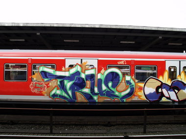 Graffiti Train - Photo by Marieundjana - true