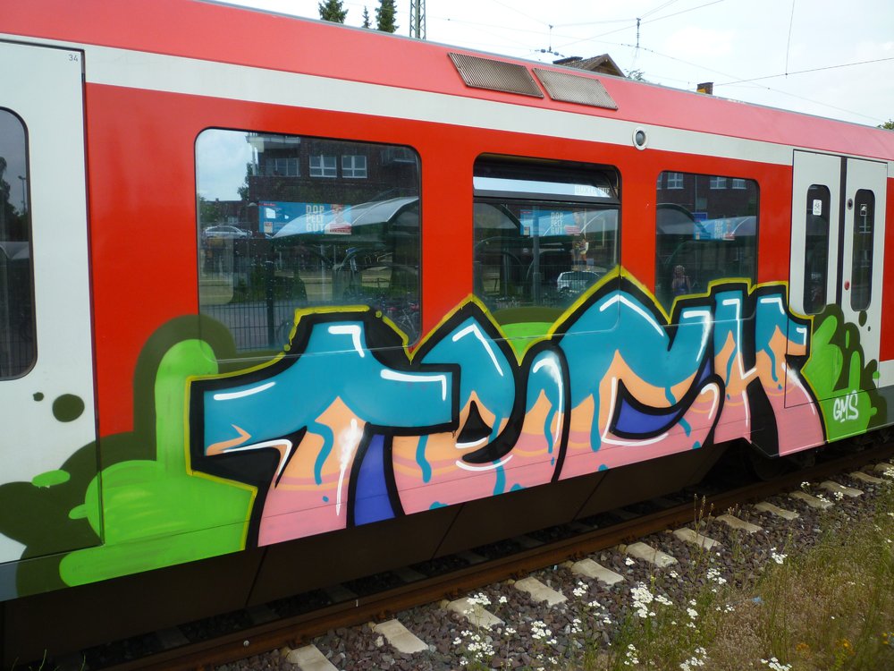Graffiti Train - Photo by Marieundjana - tech