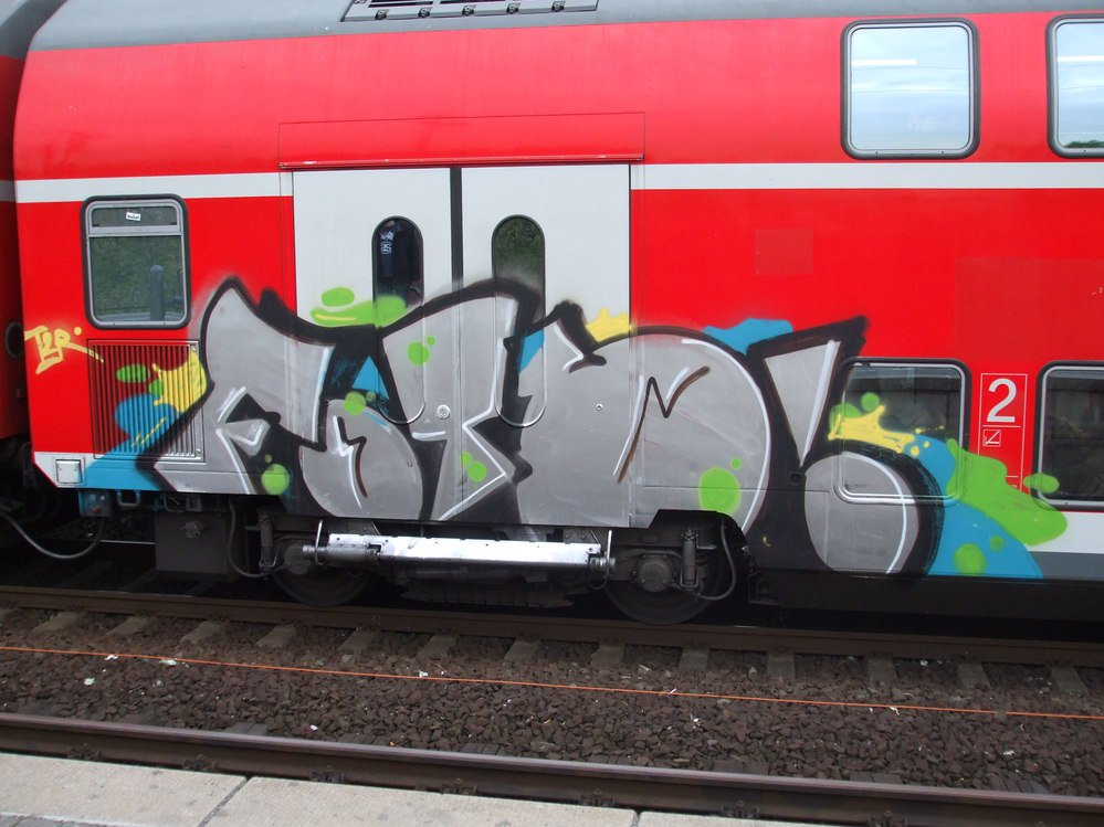 Graffiti Train - Photo by Marieundjana - foto