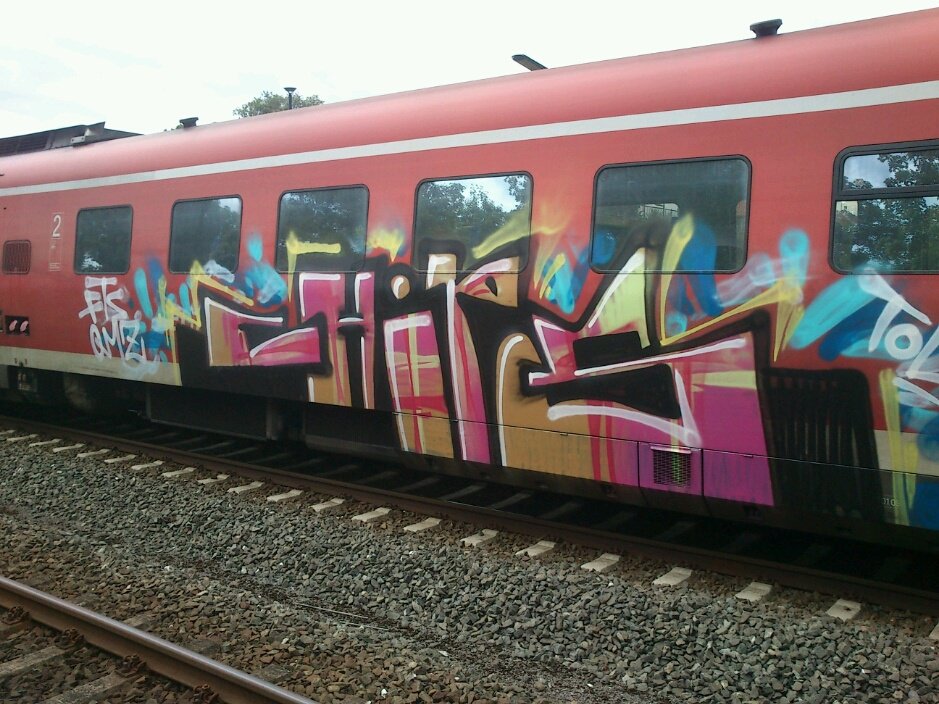Graffiti Train - Photo by Marieundjana - chips