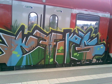 Graffiti Train - Photo by Marieundjana - chips