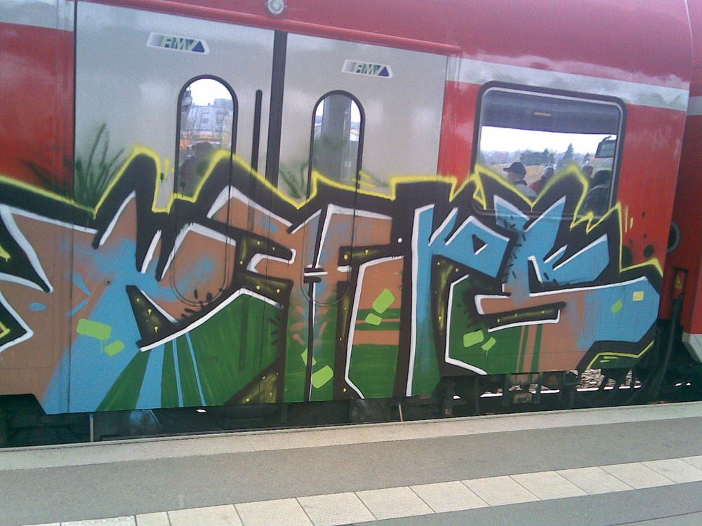 Graffiti Train - Photo by Marieundjana - chips