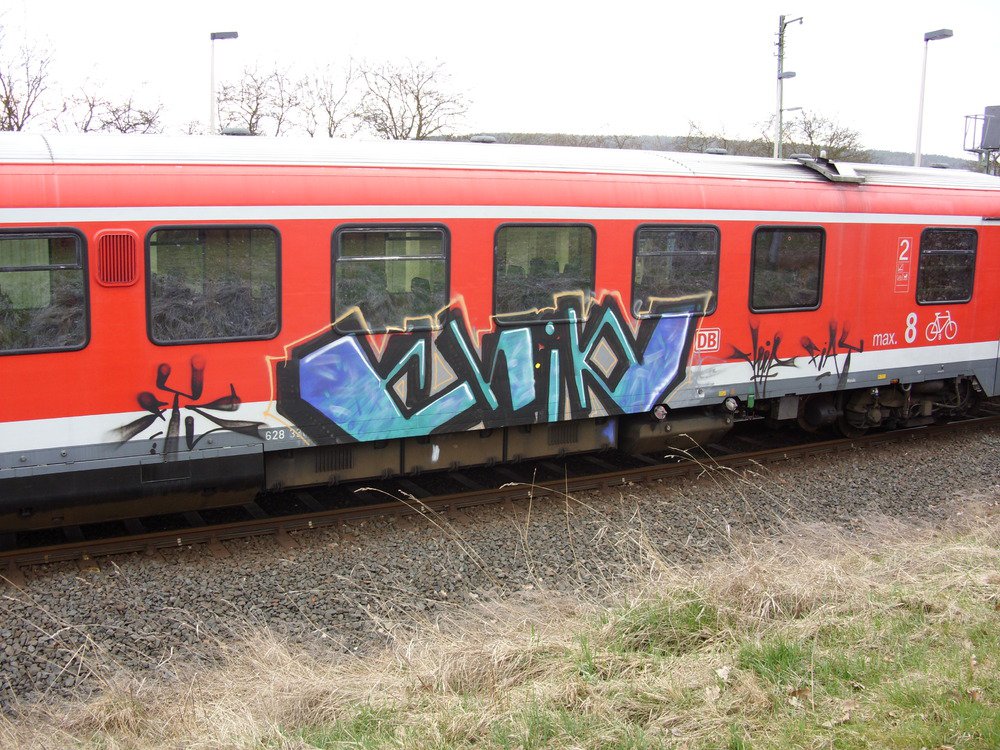 Graffiti Train - Photo by Marieundjana - chips