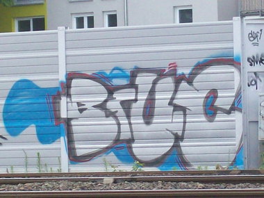 Graffiti Bombing - Photo by Marieundjana - bruc