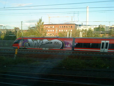 Graffiti Train - Photo by Marieundjana - joys
