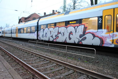 Graffiti Train - Photo by Marieundjana - cops, dq