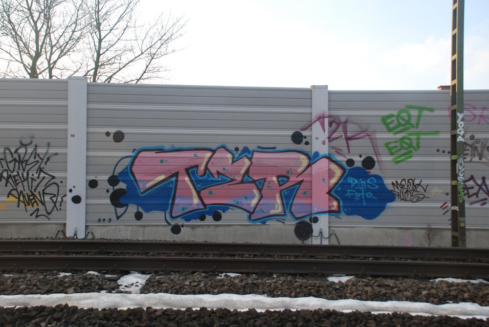 Graffiti Bombing - Photo by Marieundjana - t2r