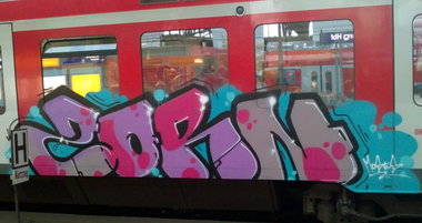 Graffiti Train - Photo by Marieundjana - zorn
