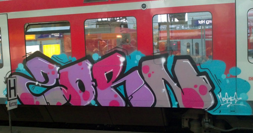 Graffiti Train - Photo by Marieundjana - zorn