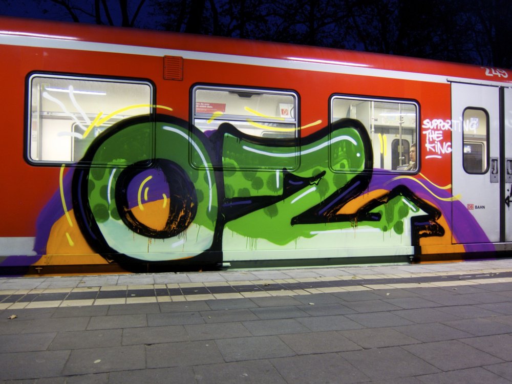Graffiti Train - Photo by Marieundjana - oz