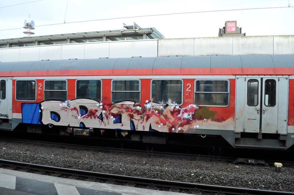 Graffiti Train - Photo by Marieundjana - drow