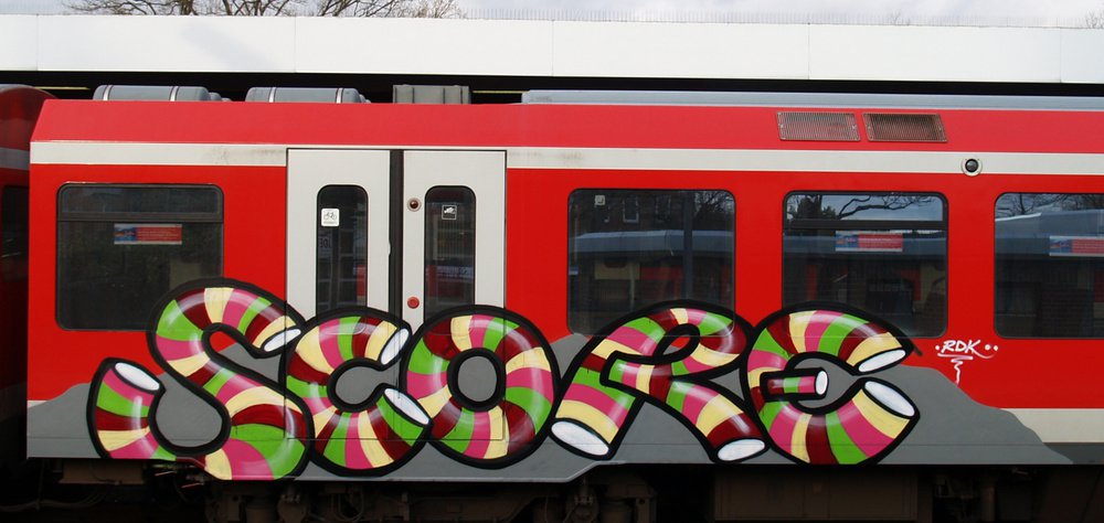 Graffiti Train - Photo by Marieundjana - score