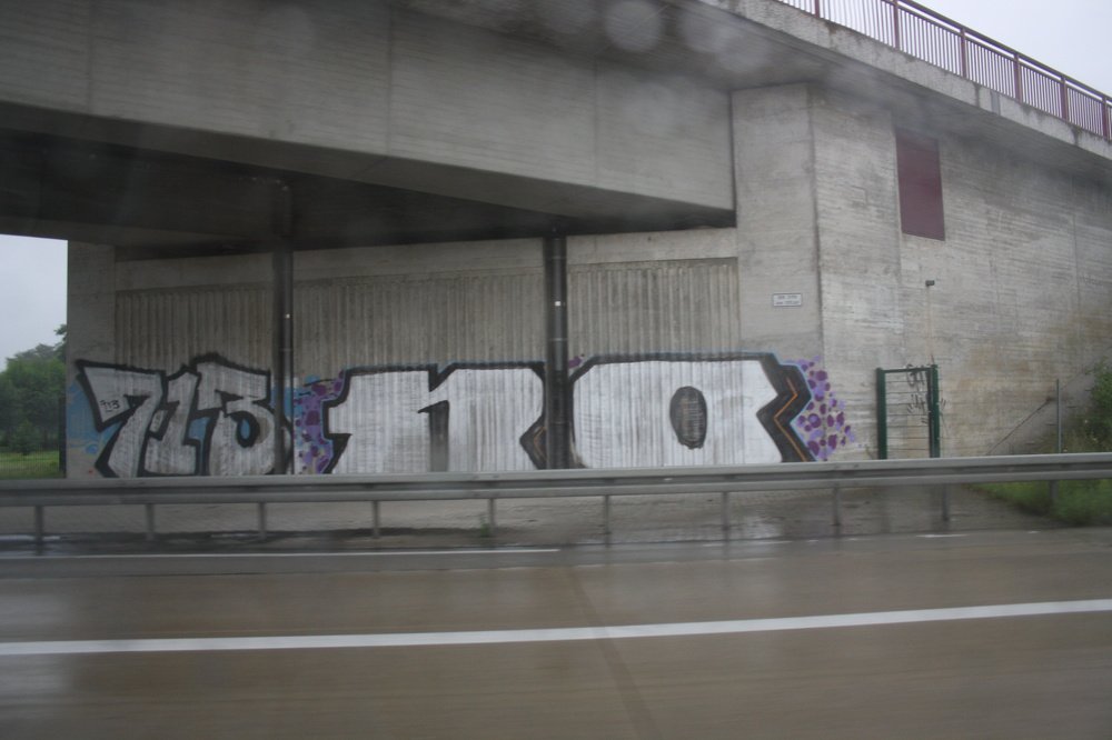 Graffiti Bombing - Photo by Marieundjana - no