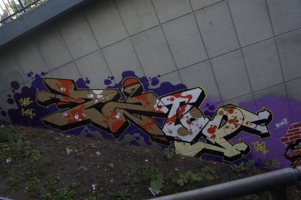 Graffiti Wall - Photo by Marieundjana - zztop, cos