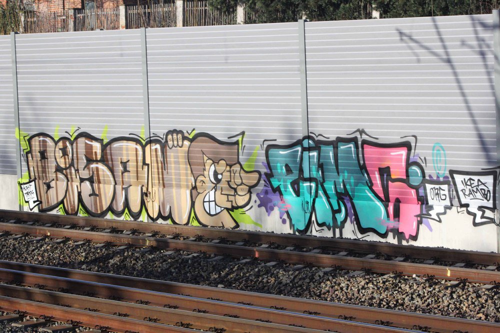 Graffiti Bombing - Photo by Marieundjana - bisam, eims, org