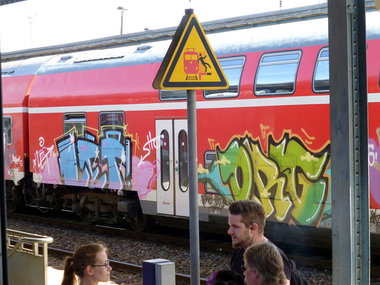Graffiti Train - Photo by Marieundjana - let, org