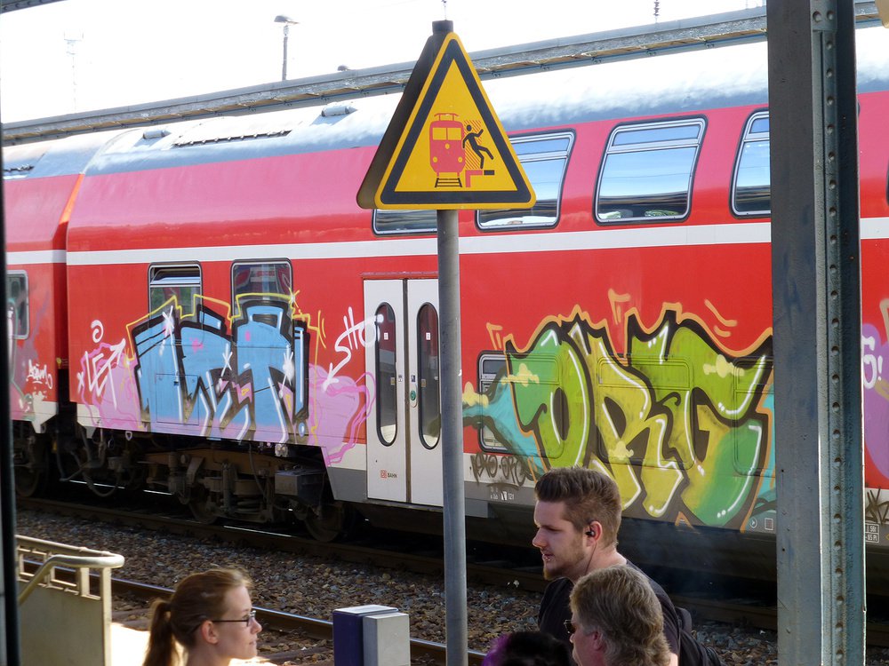 Graffiti Train - Photo by Marieundjana - let, org