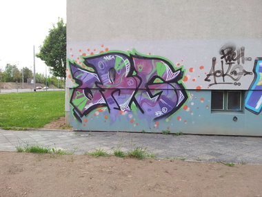 Graffiti Bombing - Photo by Marieundjana - org