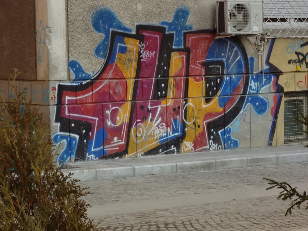 Graffiti Bombing - Photo by Marieundjana - 1up