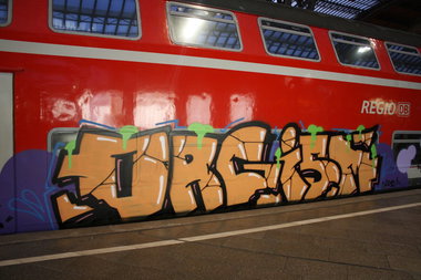 Graffiti Train - Photo by Marieundjana - org, ism